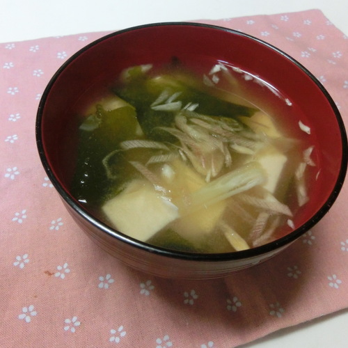 さわやかに香るミョウガと豆腐の味噌汁 レシピ 作り方 E レシピ 料理のプロが作る簡単レシピ