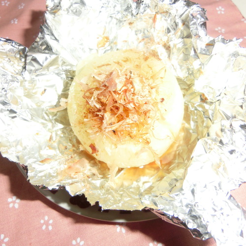 とろっと甘い 丸ごと新玉ねぎのホイル焼き 副菜 レシピ 作り方 E レシピ 料理のプロが作る簡単レシピ