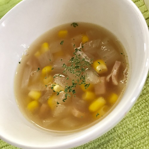 ベーコンの旨味 シンプル簡単コンソメスープ レシピ 作り方 E レシピ 料理のプロが作る簡単レシピ