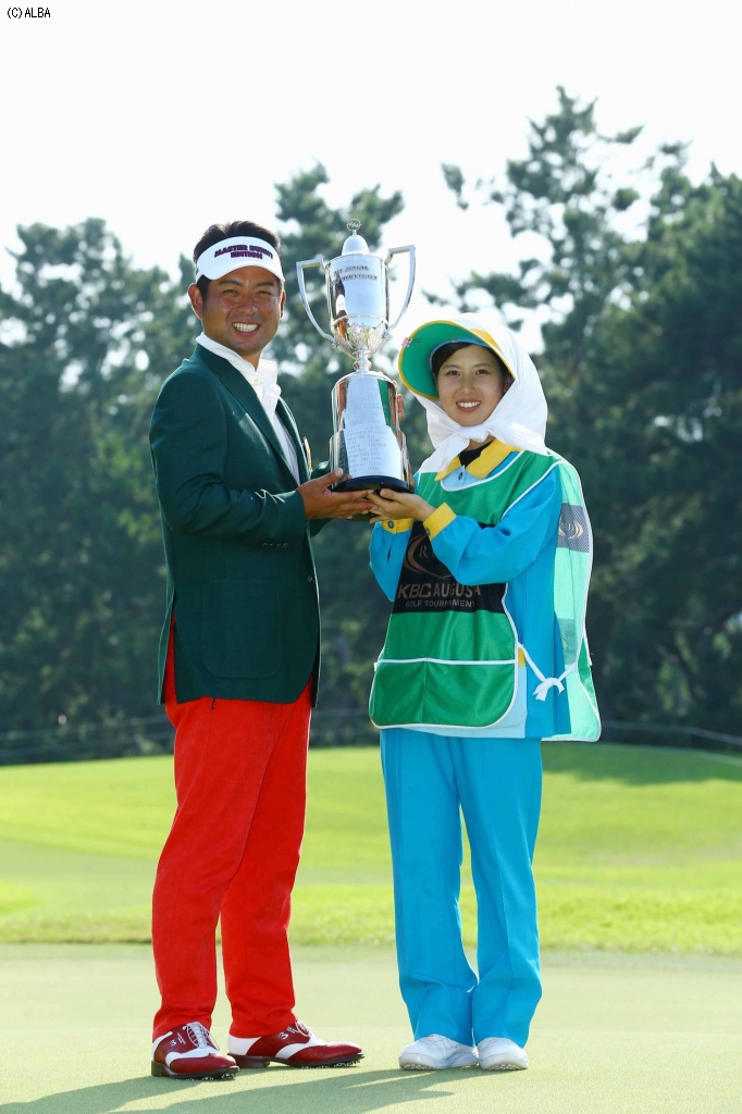 池田勇太に優勝もたらした初のハウスキャディは土屋大鳳似の21歳 17年8月27日 エキサイトニュース