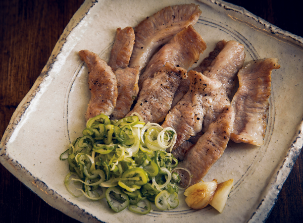 豚肉をやわらかく焼くコツはこれだったのか 豚トロのネギだくレシピ 天野っちの今日のごはん ローリエプレス