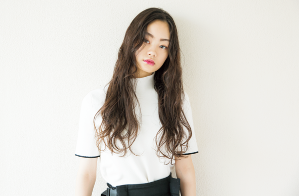 年夏 ロングのままで涼しげな印象を 一歩先行くロングヘア３０選 ローリエプレス