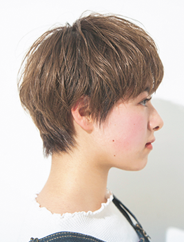 脱 ボーイッシュ 少年っぽくなるマッシュヘアを大人っぽく仕上げるには ローリエプレス