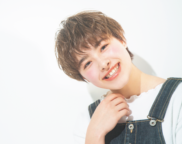 脱 ボーイッシュ 少年っぽくなるマッシュヘアを大人っぽく仕上げるには ローリエプレス