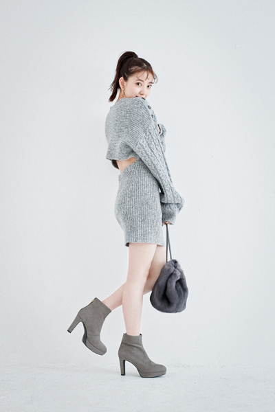 グレー 地味は嘘 どんな服にも合うグレーの底力お見せします 乃木坂46堀未央奈 ローリエプレス