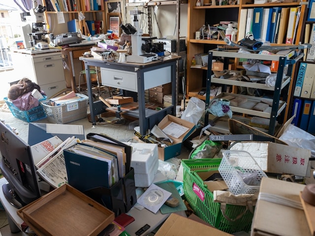 ワンルームがゴミ屋敷に ……「 物を捨てるのが苦手です 。 片付け下手は直せますか ?」【 精神科医が回答 】