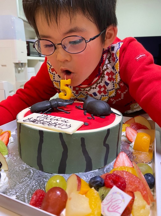宮崎謙介 特注した息子の誕生日ケーキに リアル すごい の声 21年2月6日 エキサイトニュース