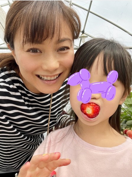 蛯原英里 子ども達といちご狩りへ たくさん食べれて大満足 21年3月24日 エキサイトニュース