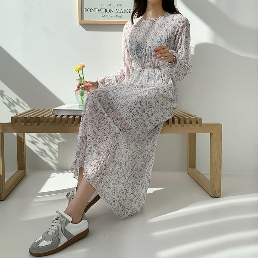 春の風に揺れるのは お花畑とワンピース 可憐な女の子を演じてみよう ローリエプレス