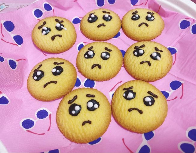大人気 ぴえんクッキー の簡単な作り方を紹介 ぴえんな表情で一緒に写真を撮ろう ローリエプレス