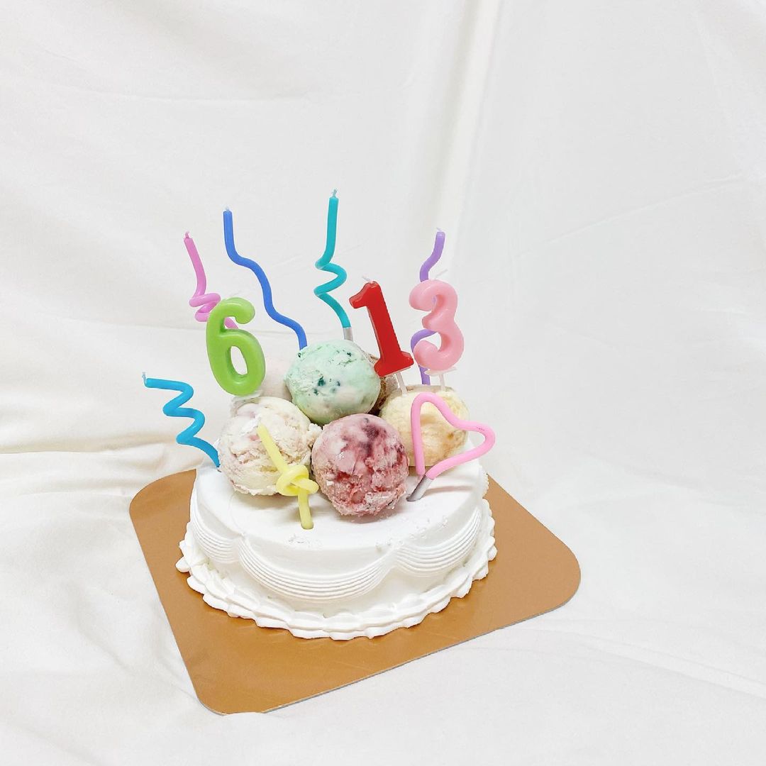 サーティワンの映えアイスケーキ 31 デコケーキ カラフル ポップ を韓国風にアレンジ ローリエプレス