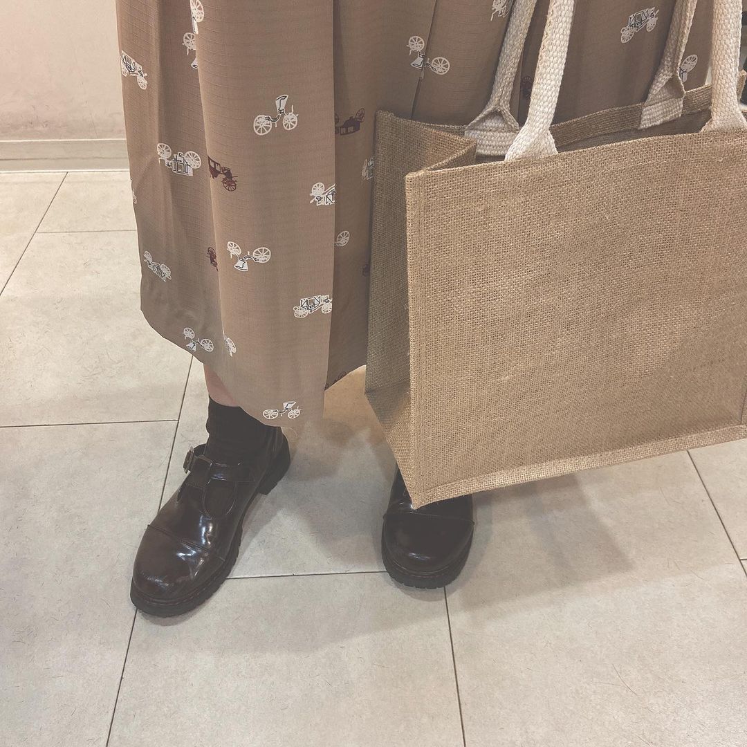 無印良品のジュートマイバッグが優秀すぎる アレンジ方法まで教えちゃいます ローリエプレス