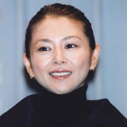 小泉今日子 デビュー40周年ツアー が 桃色 に染まる理由とは 22年1月18日 エキサイトニュース