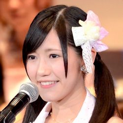 渡辺麻友 まさかの上半身マッパ 濃厚キスを披露しファンが悲鳴 18年9月4日 エキサイトニュース