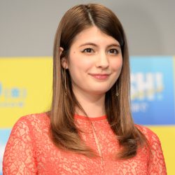 マギー ピタピタワンピ姿に 何も穿いてない 指摘が出た もっともな理由 21年8月19日 エキサイトニュース