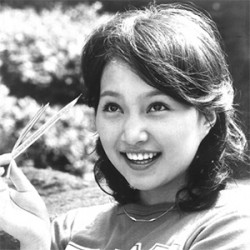 永遠の70年代アイドルに会いたい 浅野真弓 タイム トラベラー 30年ぶりに沈黙を破った柳ジョージ未亡人 15年9月23日 エキサイトニュース