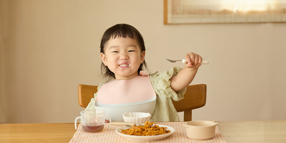 オファー ビニールじゃないポケット付き食事エプロン