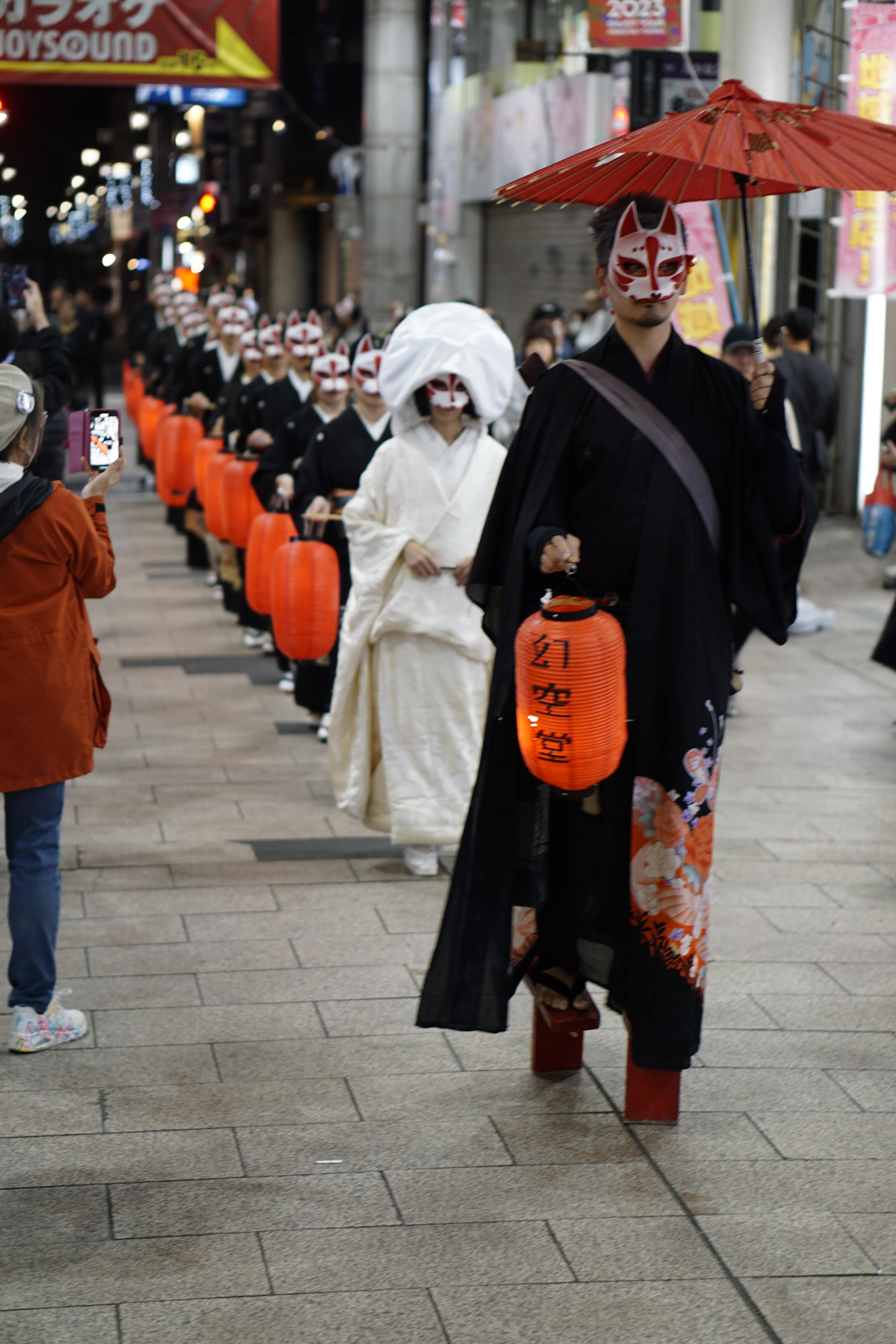 これぞ和風ハロウィン！狐のお面屋「幻空堂」が『狐の嫁入り行列 ～お狐ハロウィン2024～』を鹿児島市天文館通りで10/26(土)27(日)の夜に開催！  (2024年10月9日) - エキサイトニュース