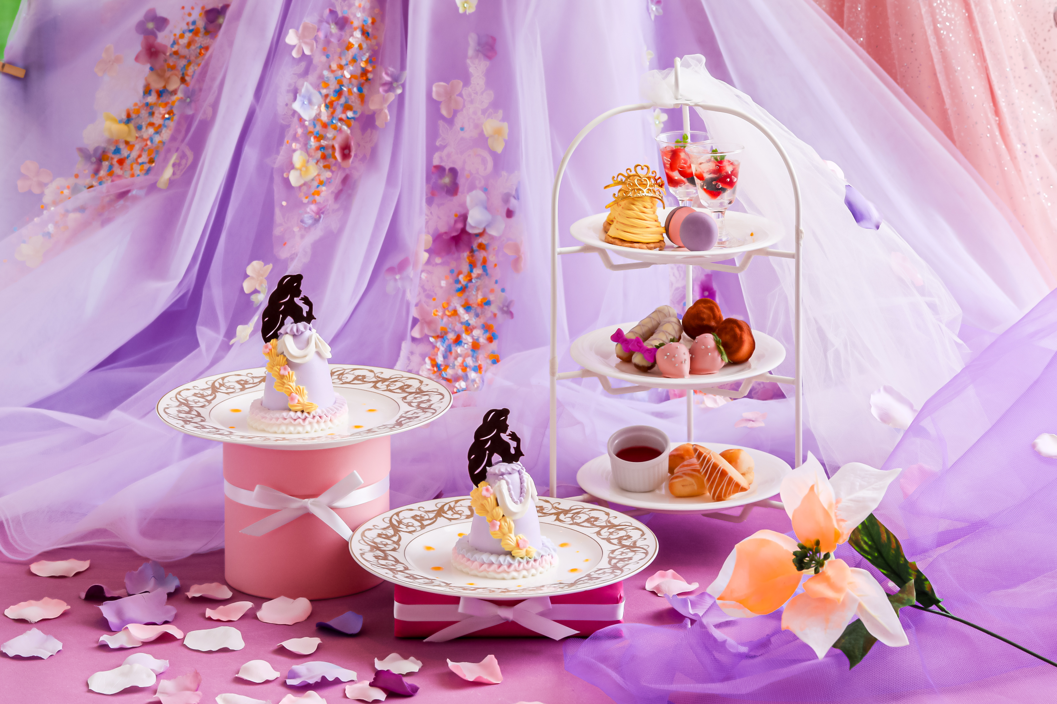 プリンセスのドールケーキ付 フラワープリンセス アフタヌーンティー 販売 花々に囲まれたプリンセスをイメージした優雅なアフタヌーンティー 2021年6月10日 エキサイトニュース