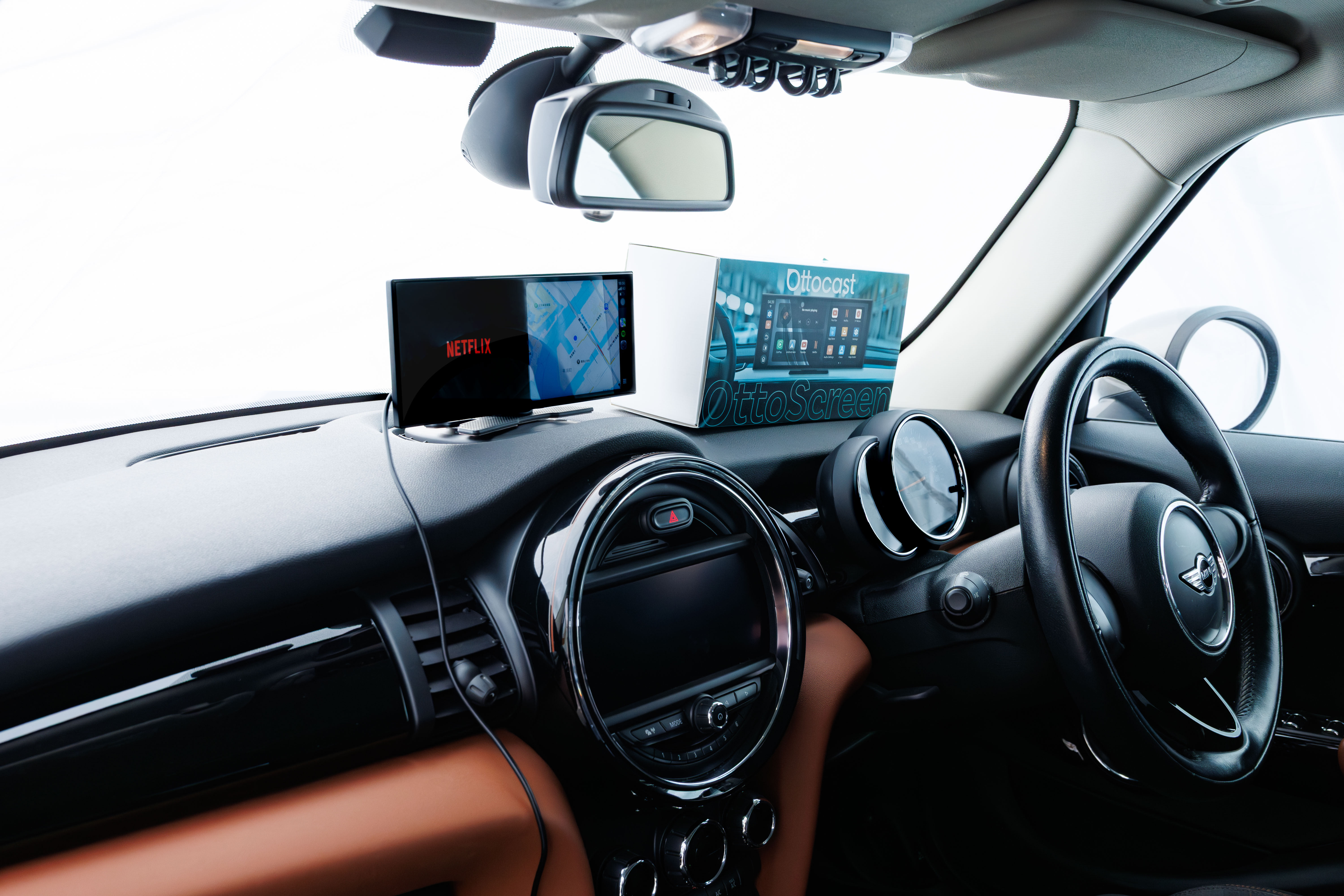 古い車もスマート化！車内をモバイルエンタメ空間に変える「Ottocast