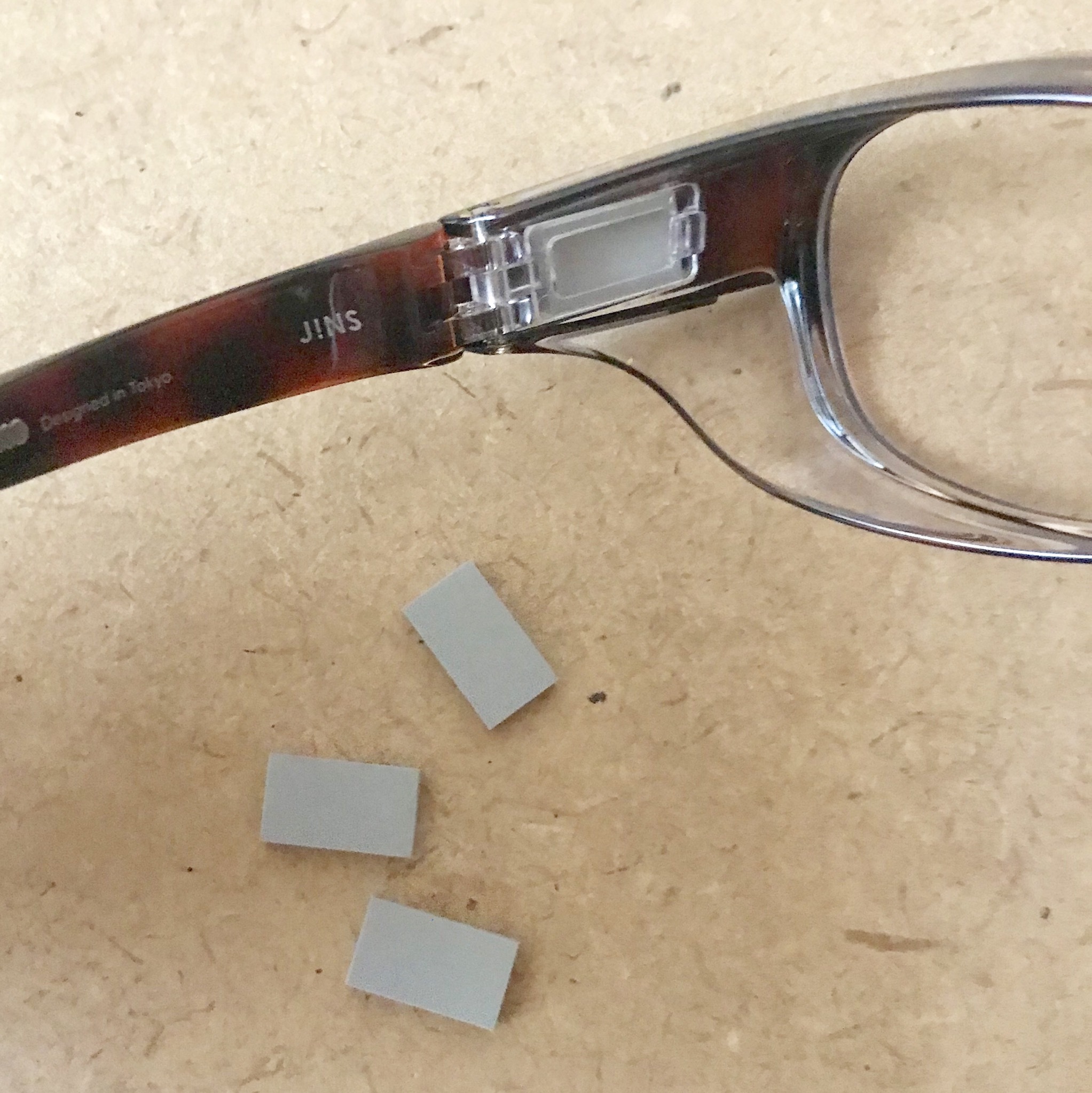 メガネで花粉症対策 Jins ジンズ 花粉症cutメガネmoistがすごい ローリエプレス