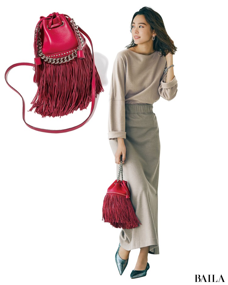 秋の通勤バッグは 小さめ が旬 あか抜けフェミニンコーデを彩るミニバッグ選 ローリエプレス