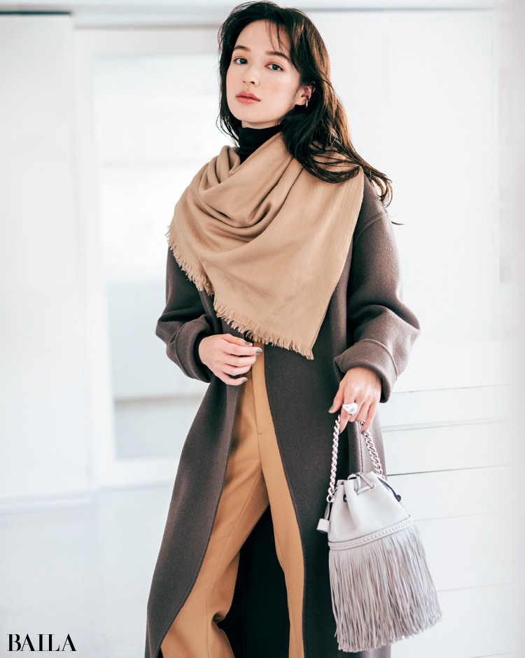 首もとコーデ ストールの アフガン巻き でハンサムスタイル ローリエプレス