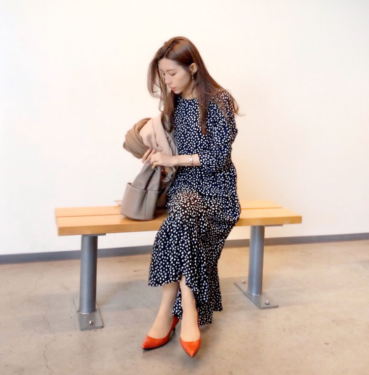 ザラコーデ 休日はzaraの人気ドットワンピースで ローリエプレス