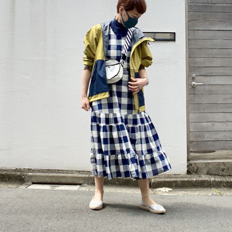 ワークマン Workman 夏新作 自転車やバイクでも雨でリュックが濡れないおすすめ2way防水レインコート レディースコーデ ローリエプレス