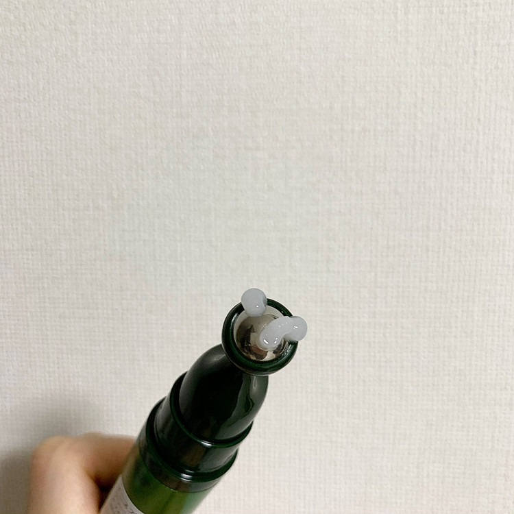 韓国コスメ Innisfreeのコロコロ美容液 ローリエプレス