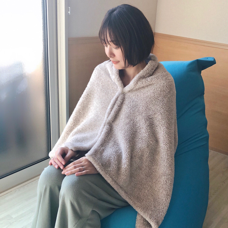 Gu新作 くまさん巾着入り あったかほわほわブランケットが4wayで使える ローリエプレス