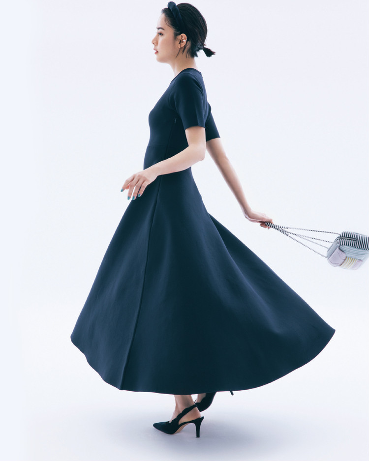 月曜日は 一枚で自信をくれるスタイルアップワンピース 30代今日のコーデ ローリエプレス