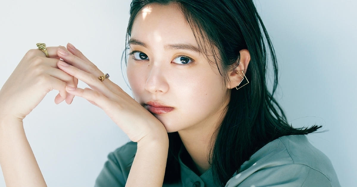 新川優愛の軽やかセミディ ヘアアレンジ ウェットタイトヘア 大人気ヘア メイク河北さんの最新はこれ ローリエプレス