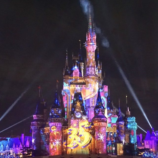 Tdr 壮大な夜の新プログラム シンデレラ城が舞台の Celebration Tokyo Disneyland の見どころを ローリエプレス