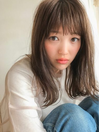 長さを変えず旬ヘアに ミディアム ロングさんの輪郭別イメチェンのコツ ローリエプレス