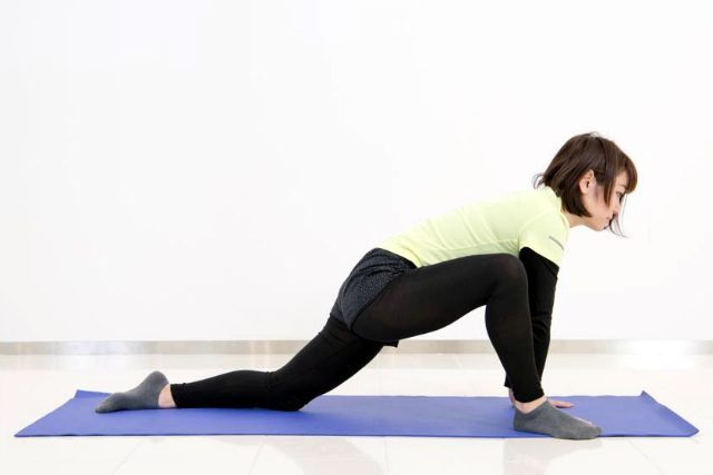 脚がみるみる細く 股関節の柔軟性up が叶う簡単 太もも痩せ ストレッチ ローリエプレス