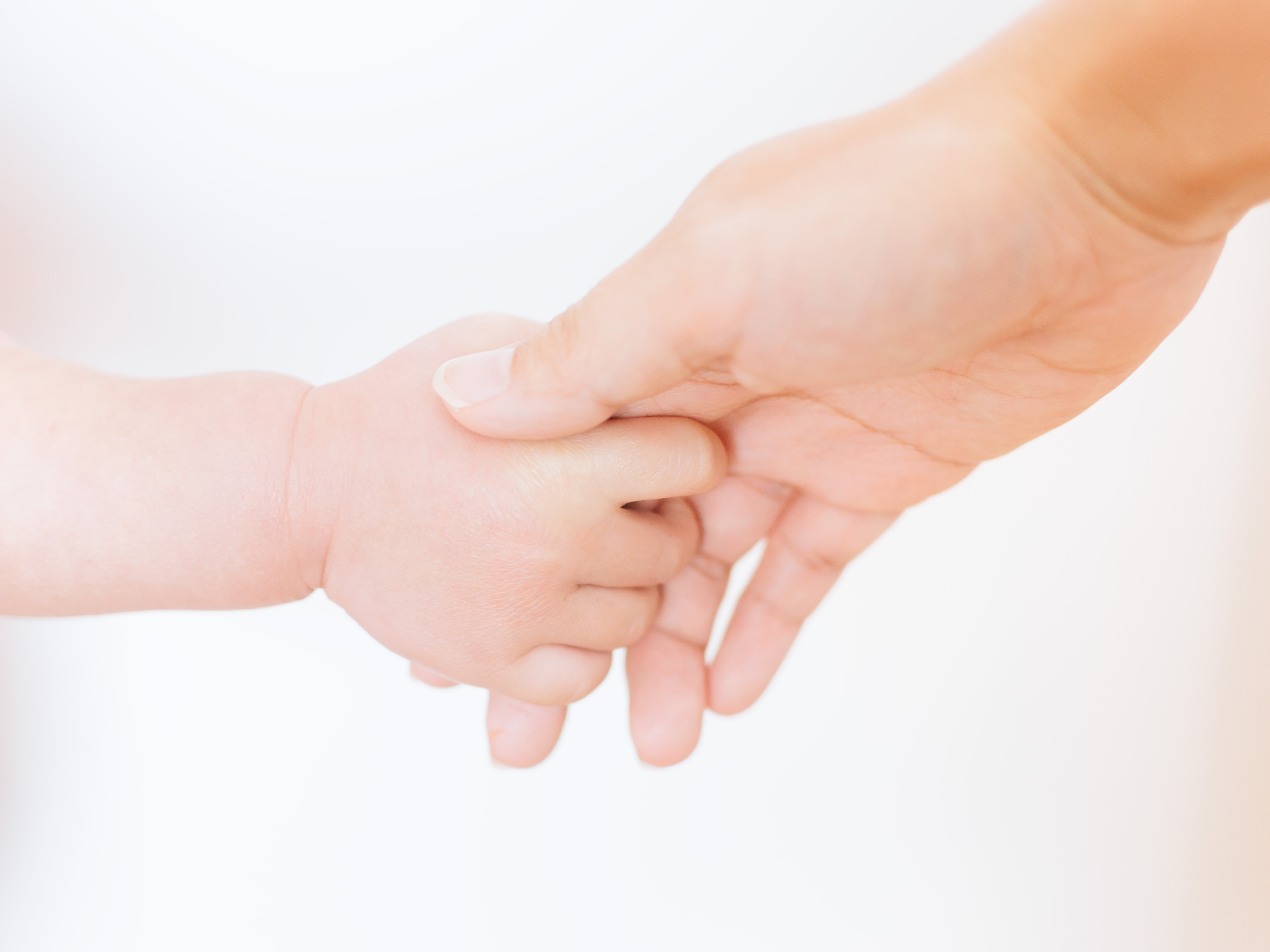 難病を持って我が子が産まれた瞬間 ごめんね と謝る妻 神も仏もない と悲嘆する夫 19年12月24日 エキサイトニュース
