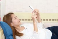 8割が「スマホ老眼」予備軍!? 眼外科医に聞いた目をいたわる方法