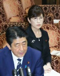 稲田朋美を最後まで叱り続けた“保守おじさん”は「読売」か「産経」か?