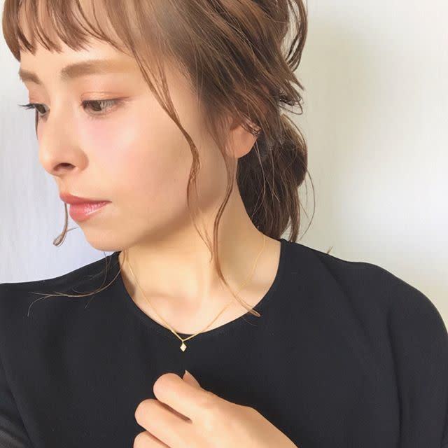 パールのネックレスで上品に春めく 普段からフォーマルまで使えるパールのネックレスコーデ9選 ローリエプレス