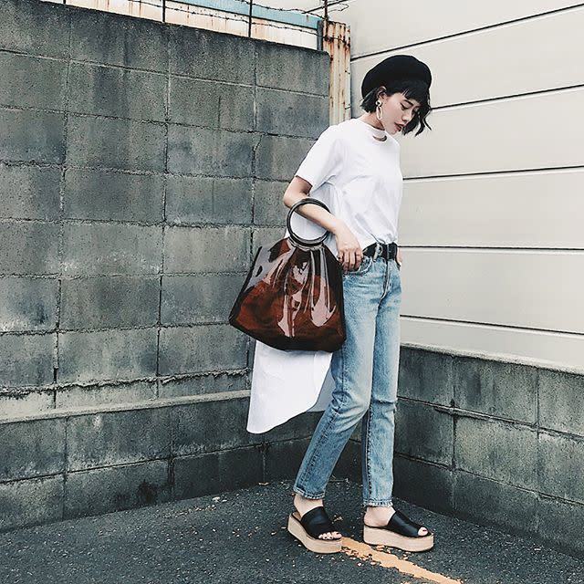 ブラウンのクリアバッグで大人っぽく おしゃれで透け感控えめなクリアバッグコーデ8選 ローリエプレス