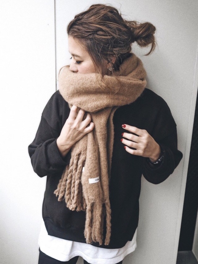 一番使えるベージュとグレーのストール マフラー クセがなくてシンプル上品なストールとマフラーのコーデ13選 ローリエプレス