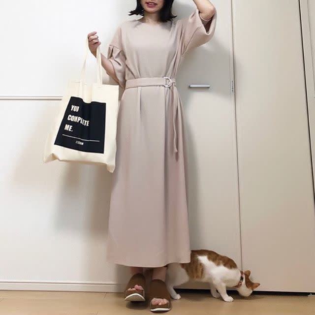 とにかく癒されたいなら 猫カフェ へ 服装の注意点と 写真映えするコーデのポイントをまとめて解説 ローリエプレス