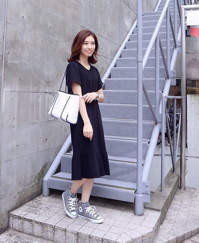 ハイカットのスニーカーを夏コーデにも スカート コンバースのハイカットスニーカーコーデ13選 ローリエプレス