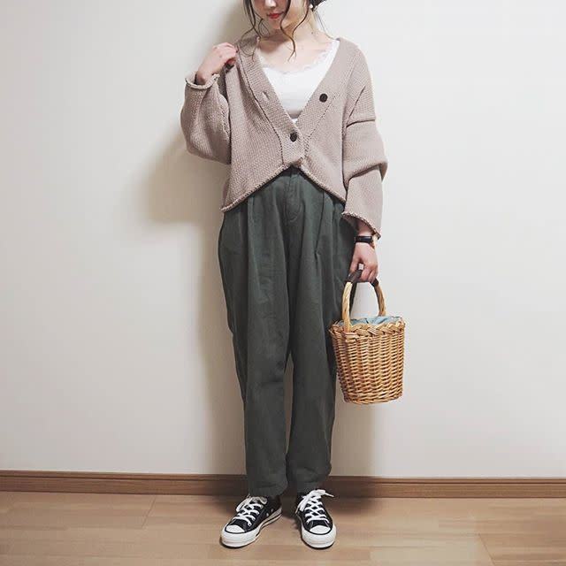 カーキと相性の良い色は おすすめ5色の大人女子コーデ ローリエプレス