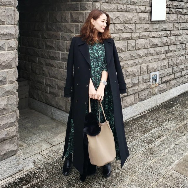 手持ちの黒ロングコートをおしゃれに着回そう 定番色 黒コートの今っぽい着こなし9選 ローリエプレス