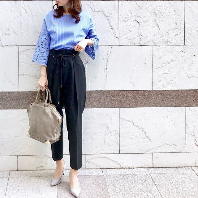 派遣の初日 30代の通勤コーデ スーツ以外で叶える大人のオフィスカジュアルとは ローリエプレス
