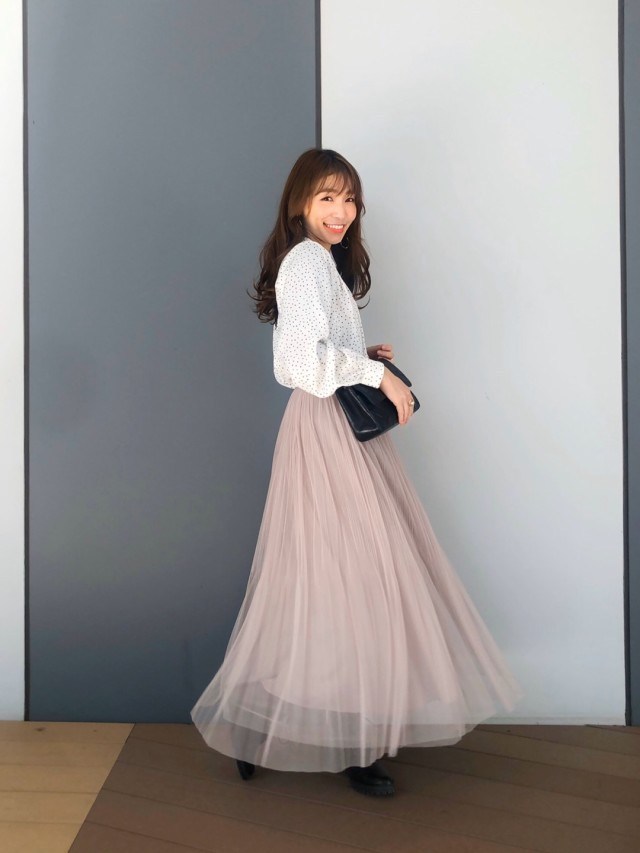 年春のファッションは 透け感 が鍵 女性らしいシアー素材をコーデにプラス ローリエプレス
