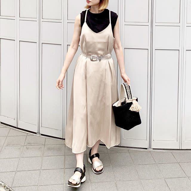 年はどんなキャミワンピースがおしゃれ 大人女子のキャミワンピースコーデ8選 ローリエプレス