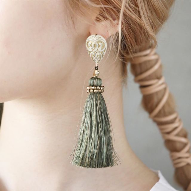 顔周りアクセサリー で装いをランクアップ 画面越しに華やかさを添えるアイテム4選 ローリエプレス